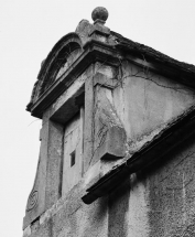 Détail d'une lucarne. © Région Bourgogne-Franche-Comté, Inventaire du patrimoine