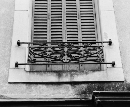 Détail du garde-corps d'une fenêtre. © Région Bourgogne-Franche-Comté, Inventaire du patrimoine