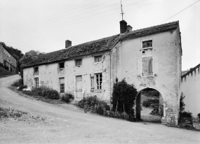 Vue d'ensemble, de trois quarts droit. © Région Bourgogne-Franche-Comté, Inventaire du patrimoine