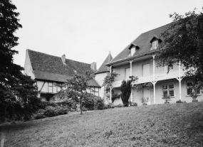 Logis et bâtiment de la chapelle. © Région Bourgogne-Franche-Comté, Inventaire du patrimoine