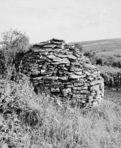 Vue de l'élévation postérieure avec jour axial. © Région Bourgogne-Franche-Comté, Inventaire du patrimoine