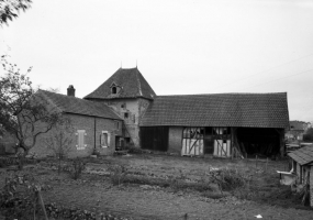 Vue d'ensemble prise du sud-est. © Région Bourgogne-Franche-Comté, Inventaire du patrimoine