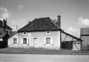 Logis, élévation antérieure. © Région Bourgogne-Franche-Comté, Inventaire du patrimoine