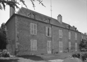 Corps d'habitation, vue de trois-quarts. © Région Bourgogne-Franche-Comté, Inventaire du patrimoine