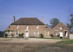 Logis, façade sur cour. © Région Bourgogne-Franche-Comté, Inventaire du patrimoine