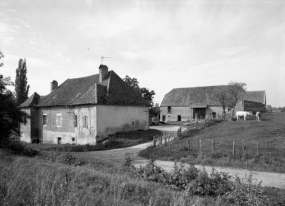 Vue d'ensemble prise du sud-est. © Région Bourgogne-Franche-Comté, Inventaire du patrimoine