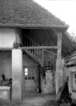 Bâtiment d'habitation, façade postérieure, escalier menant au comble. © Région Bourgogne-Franche-Comté, Inventaire du patrimoine