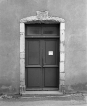 Porte de la façade. © Région Bourgogne-Franche-Comté, Inventaire du patrimoine