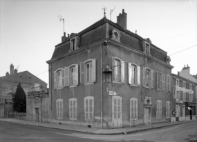 Façade et élévation gauche. © Région Bourgogne-Franche-Comté, Inventaire du patrimoine