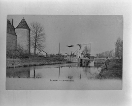 Vue d'ensemble prise du chemin de contre-halage. Carte postale ancienne, édit. H. Tambour, Clamecy. © Région Bourgogne-Franche-Comté, Inventaire du patrimoine