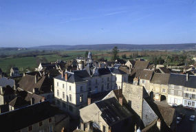 Le quartier de l'hôtel de ville. Vue prise depuis le clocher de l'église Saint-Léger © Région Bourgogne-Franche-Comté, Inventaire du patrimoine