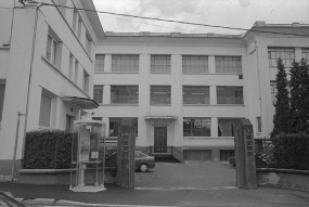 Vue des ateliers construits en 1948 (et logements), vus depuis la rue des Près. © Région Bourgogne-Franche-Comté, Inventaire du patrimoine