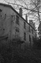 L'ancien bâtiment des fours et séchoirs, transformé en habitation Façade postérieure, vue du nord-est. © Région Bourgogne-Franche-Comté, Inventaire du patrimoine