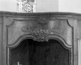 Détail du décor sculpté de la loge gauche. © Région Bourgogne-Franche-Comté, Inventaire du patrimoine
