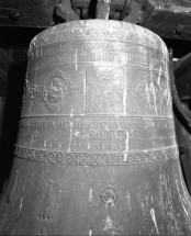 Vase supérieur, face gauche. © Région Bourgogne-Franche-Comté, Inventaire du patrimoine