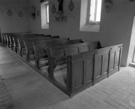 Bancs gauches de la nef. © Région Bourgogne-Franche-Comté, Inventaire du patrimoine