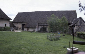 Grandes dépendances. © Région Bourgogne-Franche-Comté, Inventaire du patrimoine