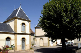 Pavillons d'entrée, vue générale depuis la cour. © Région Bourgogne-Franche-Comté, Inventaire du patrimoine