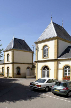 Pavillons d'entrée, vue générale depuis la cour. © Région Bourgogne-Franche-Comté, Inventaire du patrimoine