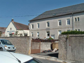 Vue partielle de la façade antérieure du bâtiment d'origine, vue depuis la rue. © Région Bourgogne-Franche-Comté, Inventaire du patrimoine
