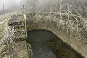 Entrée en siphon dans l'aqueduc parallèle au  bief n° 3 et n° 2, versant Saône. © Région Bourgogne-Franche-Comté, Inventaire du patrimoine