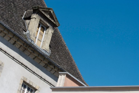 Aile gauche, lucarne du pavillon postérieur. © Région Bourgogne-Franche-Comté, Inventaire du patrimoine