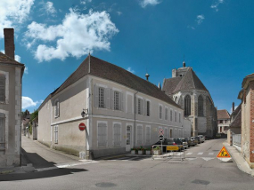 Vue de l'ancien hôpital à l'angle des rues Alphonse Darlot et Docteur Chauvelot. © Région Bourgogne-Franche-Comté, Inventaire du patrimoine
