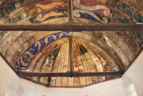 Vue de la voûte lambrissée et de son décor peint. © Région Bourgogne-Franche-Comté, Inventaire du patrimoine