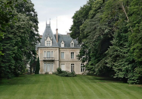 Une grande demeure sur la rive droite de la Seille est connue sous le nom de Château de la Motte. Elle date de la deuxième moitié du 19e siècle. © Région Bourgogne-Franche-Comté, Inventaire du patrimoine