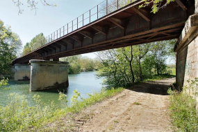 Pont de chemin de fer désaffecté, vu du dessous. © Région Bourgogne-Franche-Comté, Inventaire du patrimoine