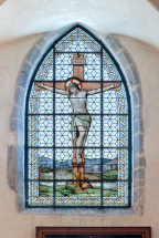 Vitrail : Christ en croix. © Région Bourgogne-Franche-Comté, Inventaire du patrimoine