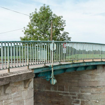 Détail du garde-corps avec la poulie. © Région Bourgogne-Franche-Comté, Inventaire du patrimoine