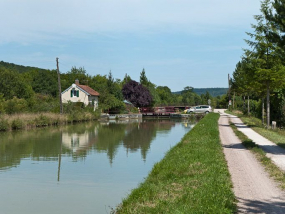 Vue du site d'écluse depuis l'amont © Région Bourgogne-Franche-Comté, Inventaire du patrimoine