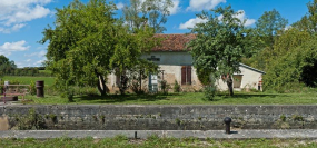 Vue de face de la maison éclusière. © Région Bourgogne-Franche-Comté, Inventaire du patrimoine