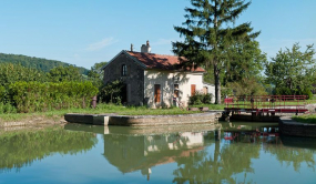 Vue du site d'écluse depuis l'amont. © Région Bourgogne-Franche-Comté, Inventaire du patrimoine