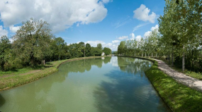 Vue de la gare d'eau en amont du site d'écluse. © Région Bourgogne-Franche-Comté, Inventaire du patrimoine