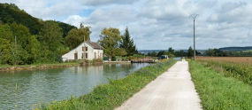 Vue du site d'écluse depuis l'amont. © Région Bourgogne-Franche-Comté, Inventaire du patrimoine