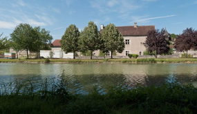 Vue d'ensemble du site depuis le canal. © Région Bourgogne-Franche-Comté, Inventaire du patrimoine