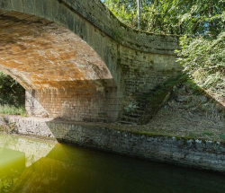 Détail de la voûte, de la culée et du parapet. © Région Bourgogne-Franche-Comté, Inventaire du patrimoine