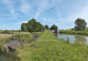 Réseau hydraulique autour de la rigole du Tillot avec arrivée d'eau dans le canal et vannes. © Région Bourgogne-Franche-Comté, Inventaire du patrimoine