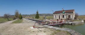 Le site d'écluse vu d'amont. © Région Bourgogne-Franche-Comté, Inventaire du patrimoine