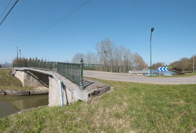 Le pont. Gare d'eau en aval. © Région Bourgogne-Franche-Comté, Inventaire du patrimoine
