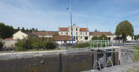 La mairie prise du site d'écluse 04. © Région Bourgogne-Franche-Comté, Inventaire du patrimoine