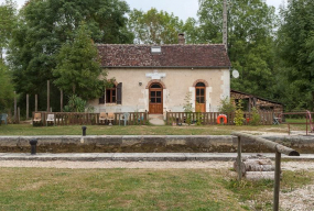 Maison éclusière de face. © Région Bourgogne-Franche-Comté, Inventaire du patrimoine