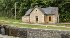 La maison éclusière de 3/4. © Région Bourgogne-Franche-Comté, Inventaire du patrimoine