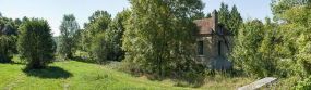 Vue d'ensemble du site avec l'ancienne maison éclusière et le sas comblé. © Région Bourgogne-Franche-Comté, Inventaire du patrimoine
