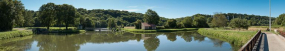 Vue panoramique de la râcle de Basseville : au centre le barrage et à droite, on aperçoit le site d'écluse 51. © Région Bourgogne-Franche-Comté, Inventaire du patrimoine