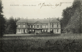 Vue de la façade du château. (Carte postale) © Région Bourgogne-Franche-Comté, Inventaire du patrimoine