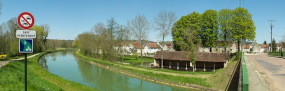Le lavoir le long du canal. © Région Bourgogne-Franche-Comté, Inventaire du patrimoine