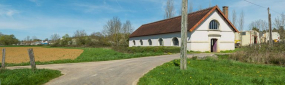 Vue d'ensemble du lavoir situé en contrebas du canal. © Région Bourgogne-Franche-Comté, Inventaire du patrimoine